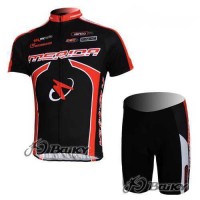 Merida Multivan Flex Stay Fietskleding Wielershirts Korte+Korte Fietsbroeken Zwart Rood Merida Multivan Flex Stay Fietskleding Wielershirts Korte+Korte Fietsbroeken Zwart Rood